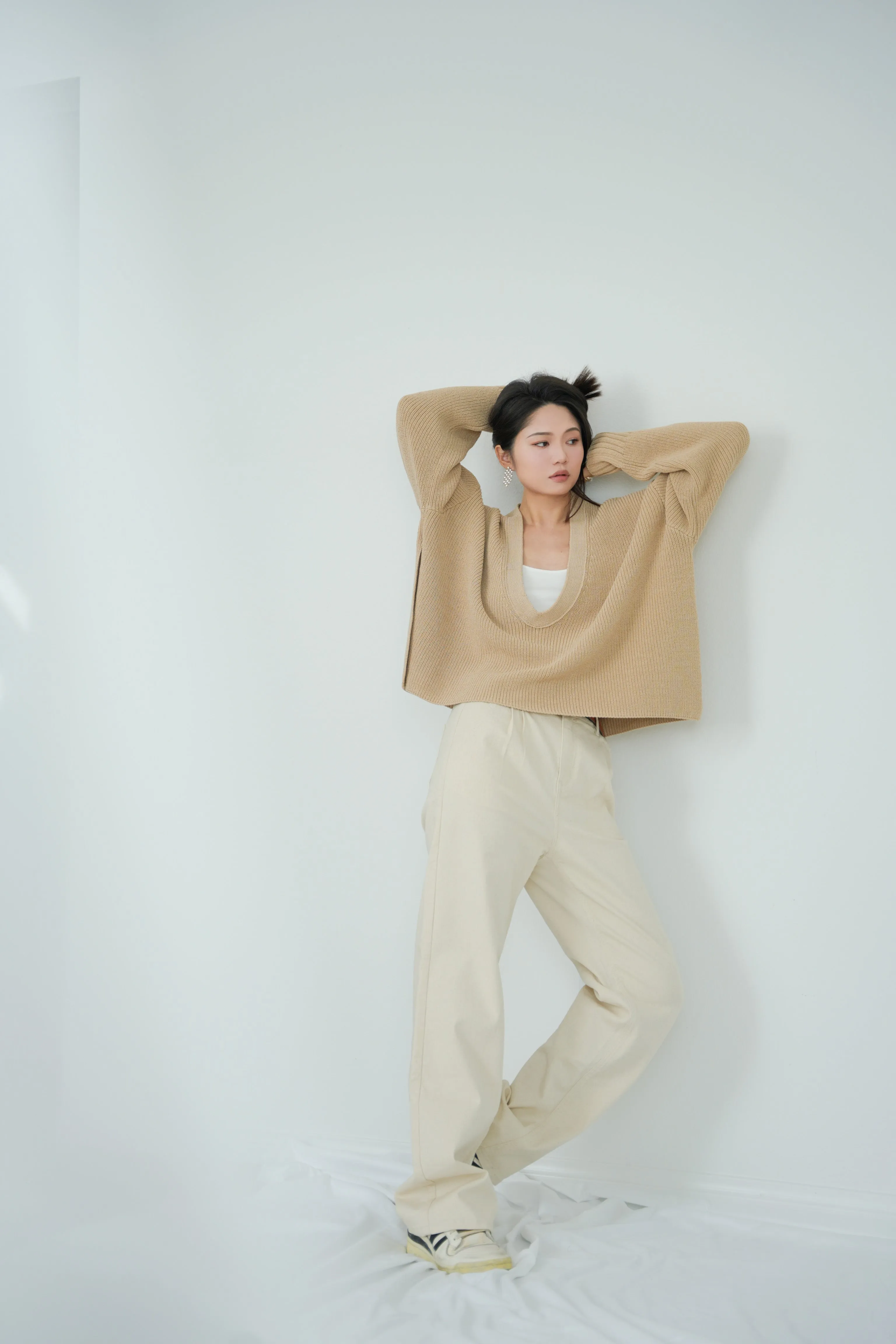 x ninido U Neck Essential Sweater - Beige